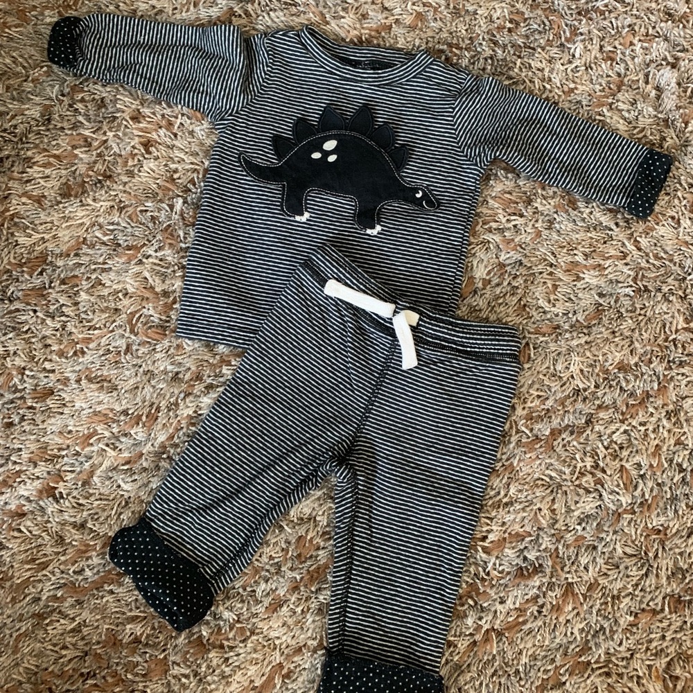 Carter’s Matching Set